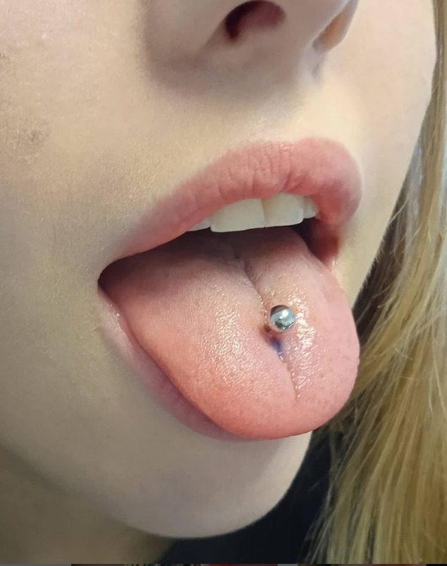 Piercing s titánovým šperkom, piercing štúdio v centre Bratislavy